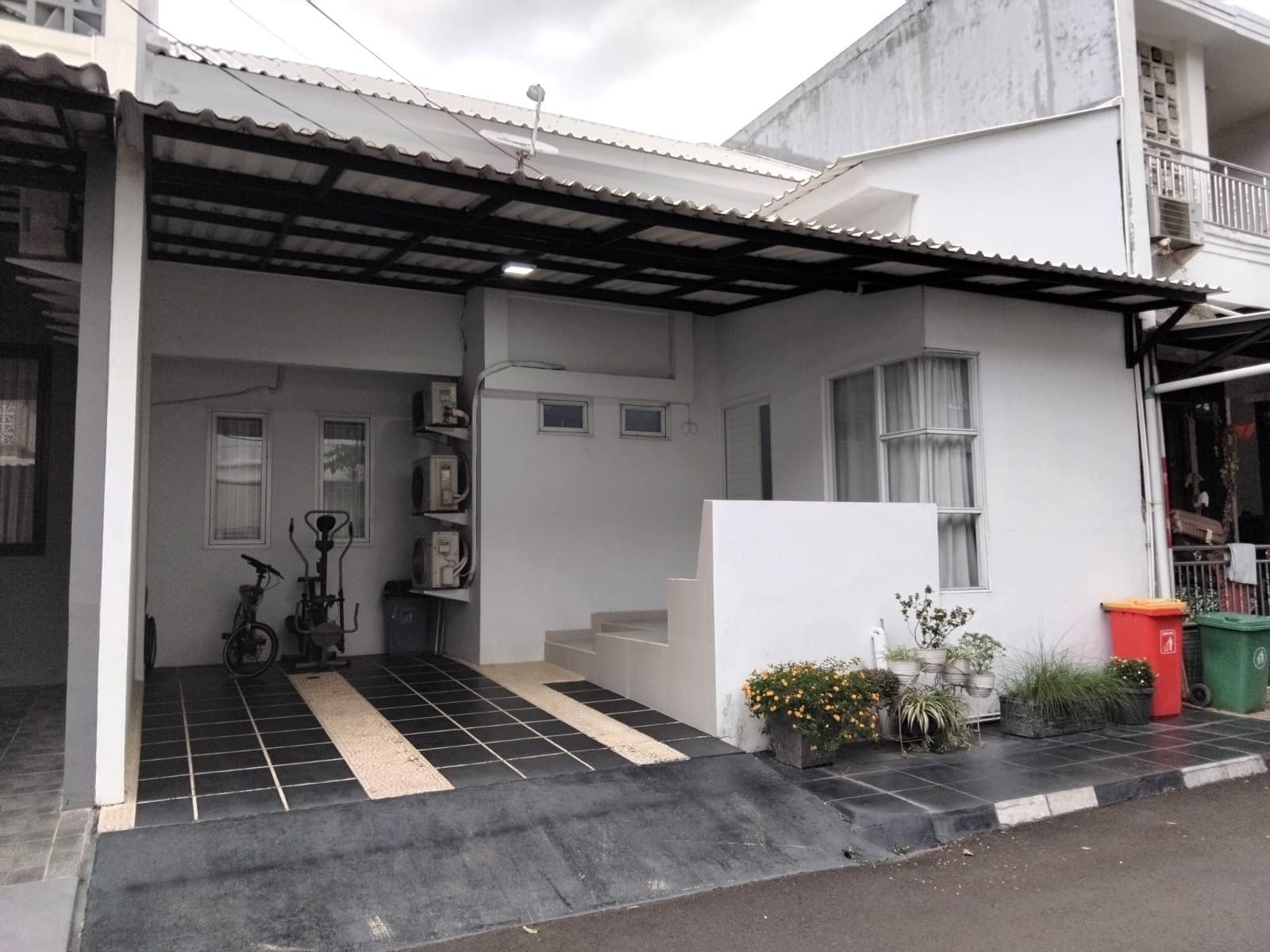 Rumah Siap huni dekat pasar segar graha raya bintaro